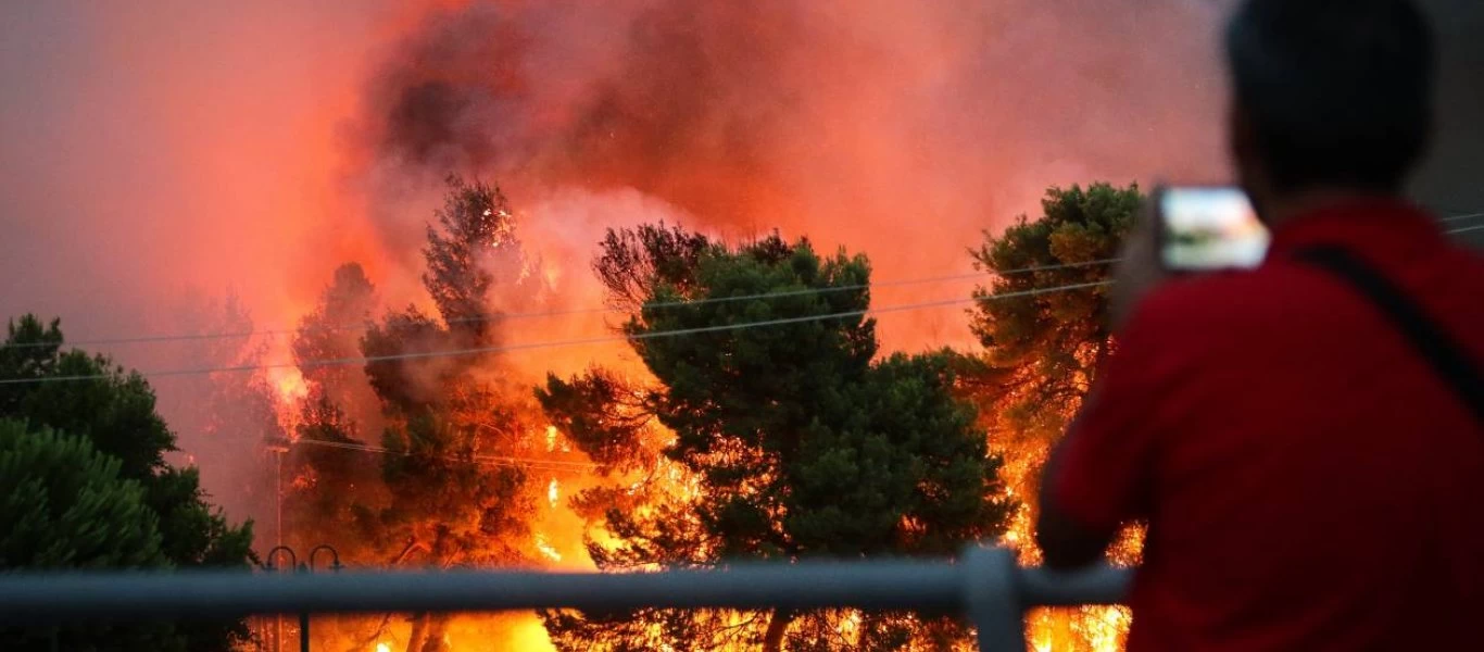 Το πόρισμα του ανακριτή για το Μάτι: «Παρακολουθούσαν αμέτοχοι τη φωτιά»